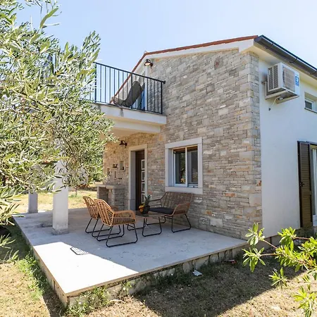 Val Villa Peroj Exterior photo